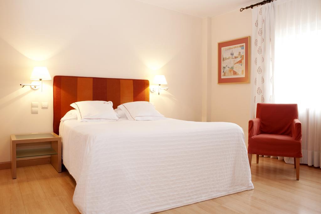 Apartamentos Sabinas Zaragoza Centro Room photo